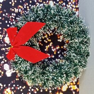 🎁 Santa's Studio Holiday Tinsel Wreath